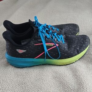 Brooks Launch 10 Black with Blue and Neon Accents Size 11.5 Mens
